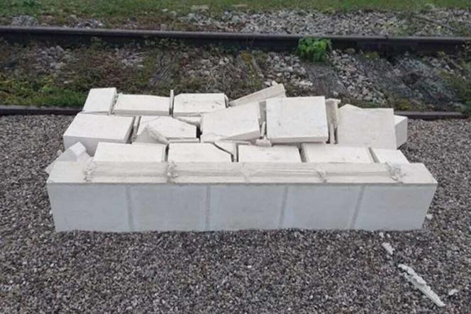 Le mémorial de la Shoah de Montigny-Lengrain (Aisne), détruit, le 19 octobre 2025. 