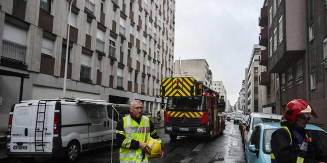 intervention des pompiers sur les lieux de l’incendie, à Lyon, le 20 octobre 2025.