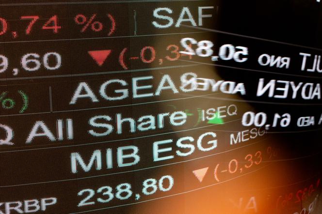 Des données boursières  sur des panneaux numériques à la Bourse Euronext NV, à La Défense, le 20 février 2025.