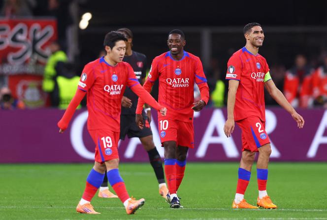 Lee Kang-in, Ousmane Dembélé et Achraf Hakimi lors de la victoire du PSG sur la pelouse du Bayer Leverkusen, en Ligue des champions, le 21 octobre 2025.
