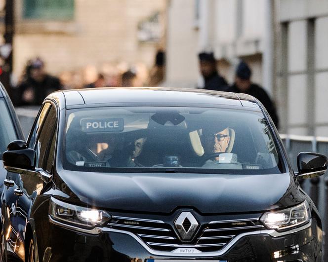 L’ancien président Nicolas Sarkozy arrive à la prison de la Santé, à Paris, le 21 octobre 2025.