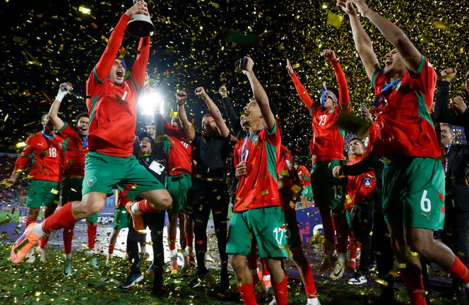 مع كأس العالم تحت 20 عامًا، يواصل كرة القدم المغربية حصاد الألقاب 2 تتويج المنتخب المغربي للناشئين بكأس العالم للشباب في ملعب سانتياغو، 19 أكتوبر 2025