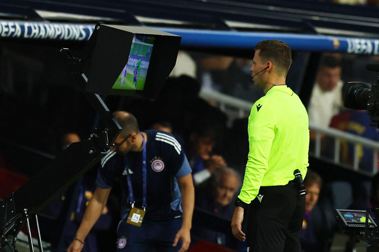 Sept ans après sa mise en place, la VAR loin de faire écran aux critiques sur l’arbitrage en Ligue 1