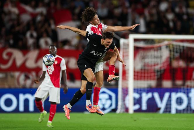 Le Monégasque Maghnes Akliouche (en haut) s’est démené sans succès face à Tottenham, au stade Louis II, à Monaco, le 22 octobre 2025.