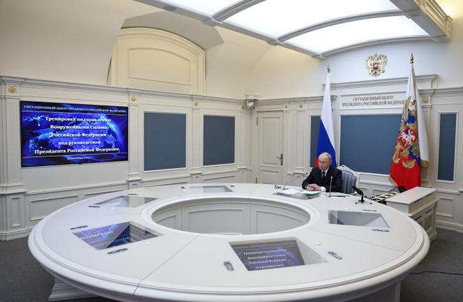 Le président russe, Vladimir Poutine, supervisant par visioconférence un entraînement des forces nucléaires stratégiques, à Moscou,  le 22 octobre 2025. 