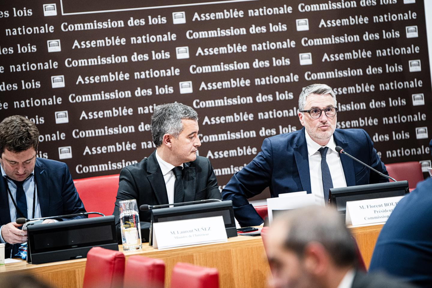 La stratégie alignée du ministre Gérald Darmanin et du député Florent Boudié pour freiner la surpopulation en prison