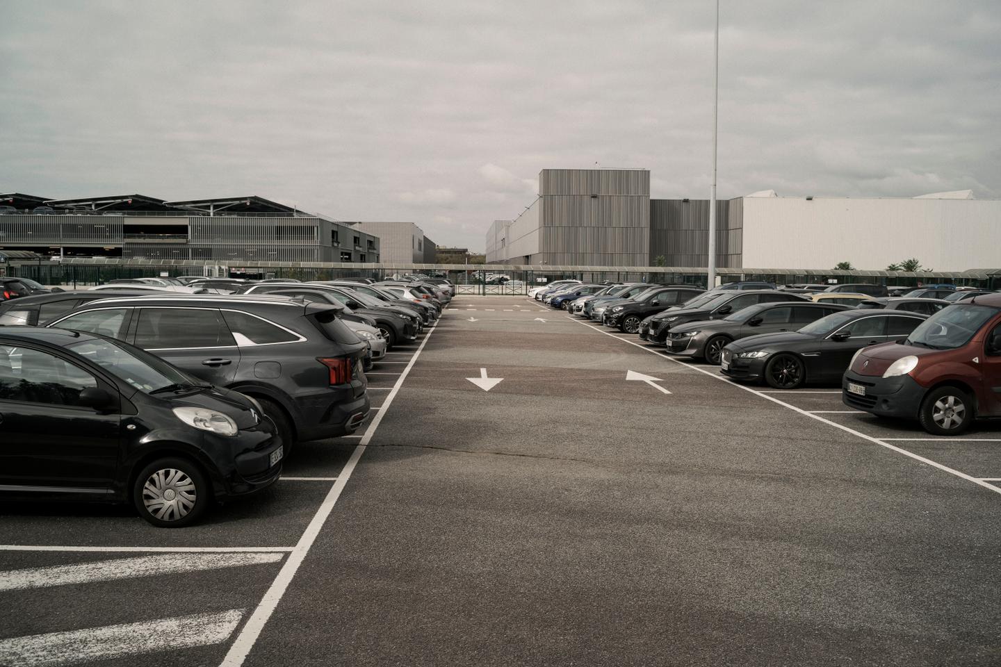 « Accorder un répit sur la fin du moteur thermique ne ferait qu’accentuer le retard des constructeurs de voitures européens »