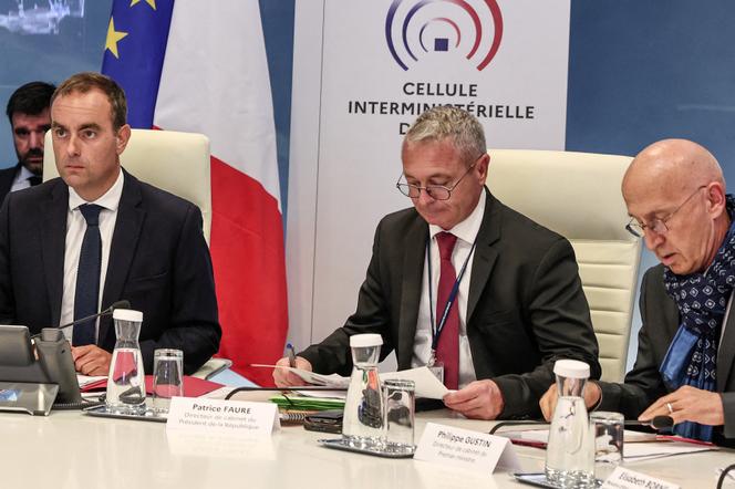 Patrice Faure (au centre), alors directeur du cabinet d’Emmanuel Macron à l’Elysée, à Paris, le 8 septembre 2025.