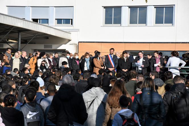 Lors de l’hommage à Aymen, tué après avoir été renversé, au collège Les Escholiers de la Mosson, à Montpellier, le 16 décembre 2022.