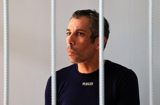 Le cycliste français Sofiane Sehili, avant une audience devant le tribunal, en Russie, le 23 octobre 2025. 
