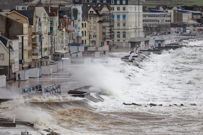 Lors de la marée haute à Wimereux, dans le Pas-de-Calais, le 23 octobre 2025.
