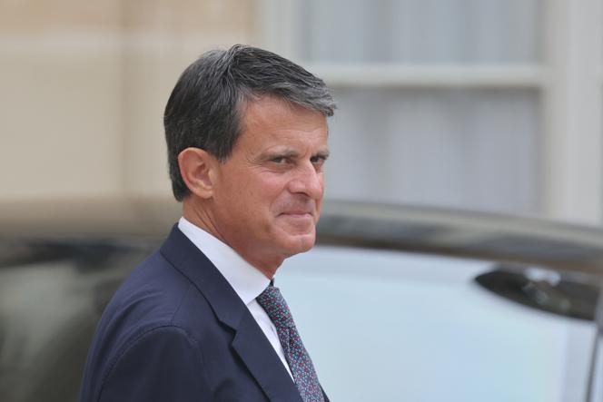 Manuel Valls, alors ministre des outre-mer, après un conseil des ministres, à Paris, le 3 septembre 2025. 