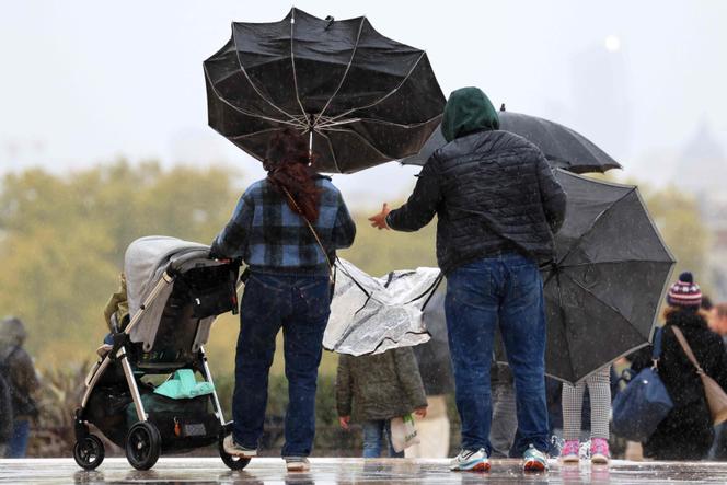 Pendant la tempête Benjamin, à Paris, le 23 octobre 2025.