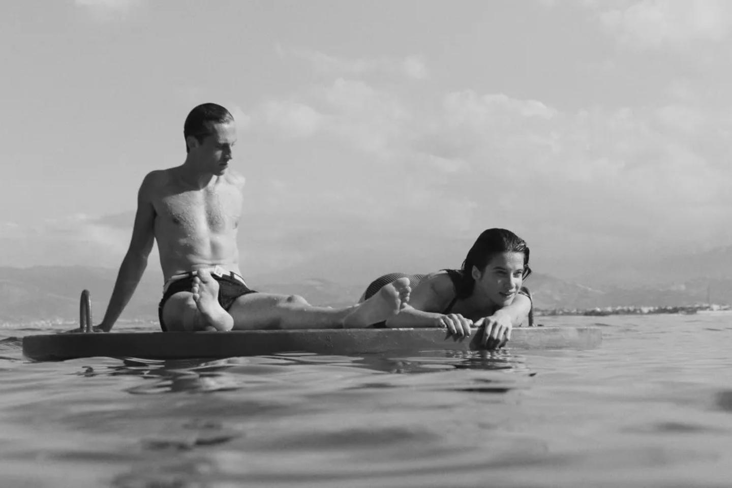 Dans « L’Etranger », le cinéaste François Ozon fait de Meursault un homme qui ne nous est pas radicalement étranger Dans « L’Etranger », le cinéaste François Ozon fait de Meursault un homme qui ne nous est pas radicalement étranger