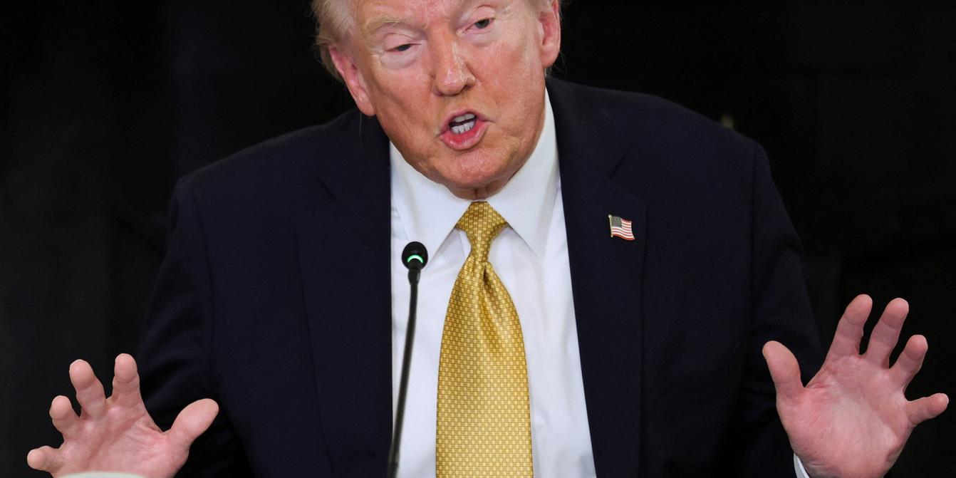 Trump openly grants pardons to business allies and political supporters