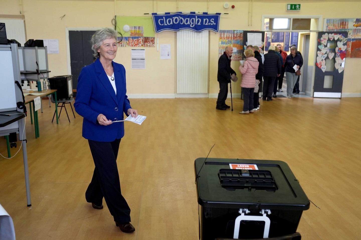 PrÃ©sidentielle en IrlandeÂ : Catherine Connolly, proche de la gauche, donnÃ©e favorite pour...
