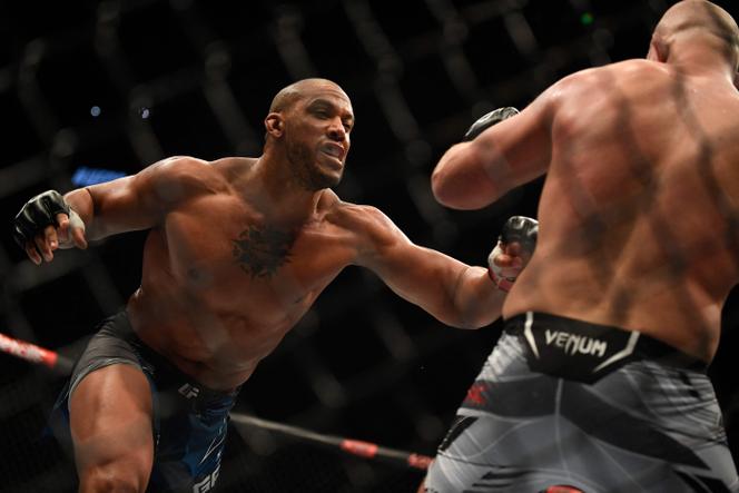 Le combattant français de MMA Ciryl Gane, lors d’un combat face au Moldave Serghei Spivac, le 2 septembre 2023 à Paris.