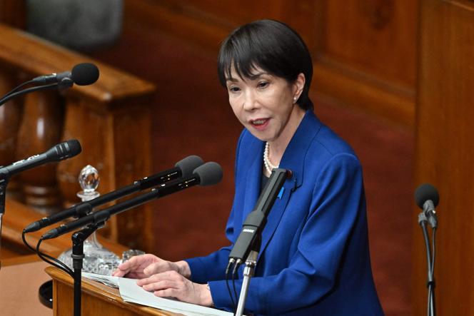 La première ministre japonaise, Sanae Takaichi, prononce un discours lors de la session plénière de la Chambre des représentants, à Tokyo, le 24 octobre 2025.
