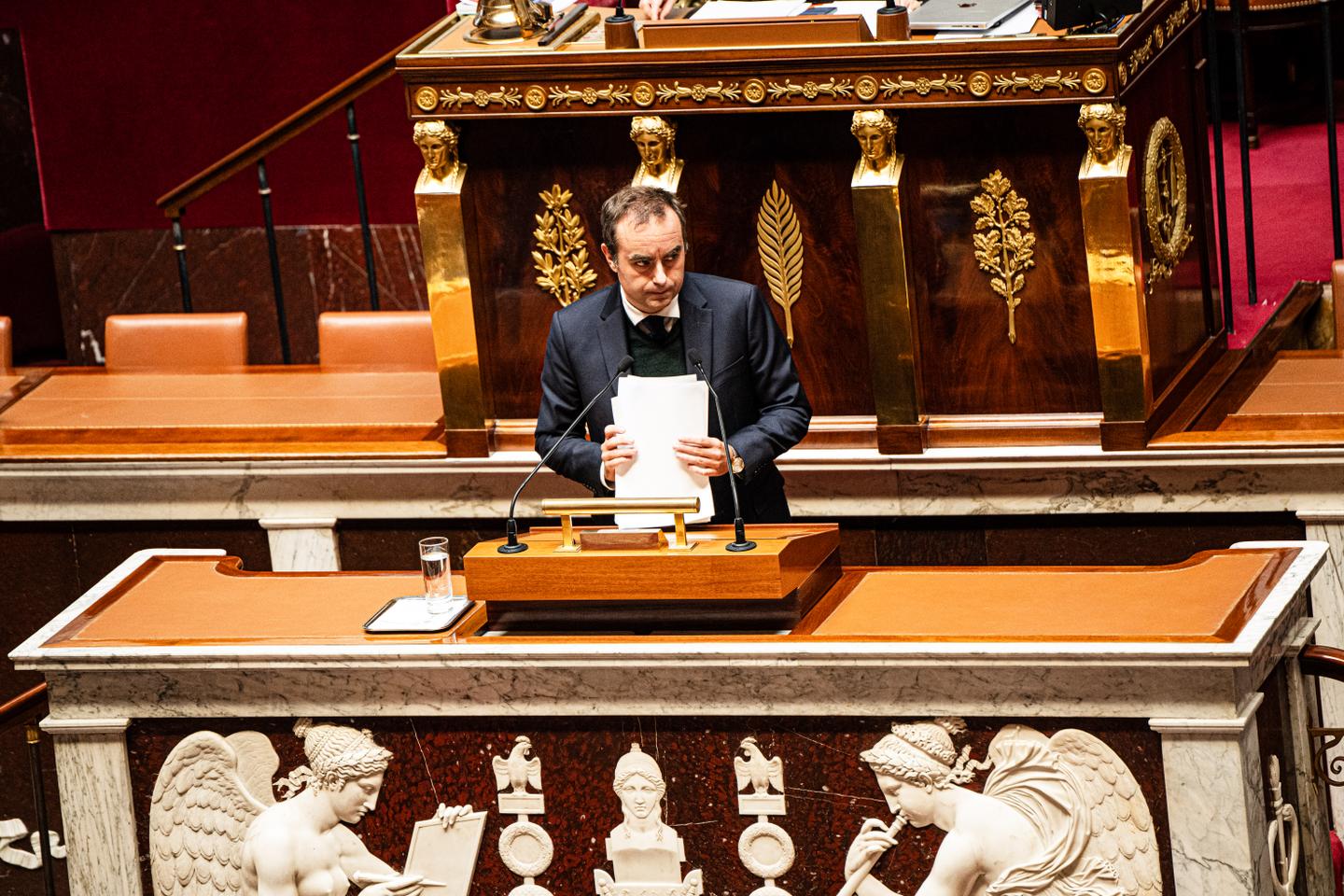Budget : Sébastien Lecornu appelle les groupes parlementaires à trouver des...