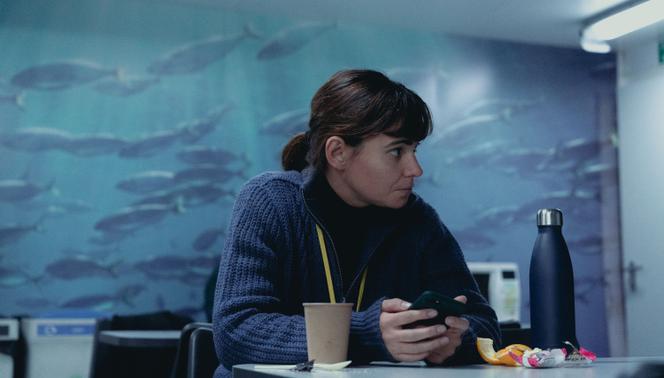 Joana Santos (Aurora) dans « On Falling », de Laura Carreira.