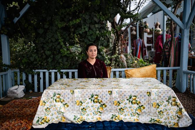Diora Rafiyeva chez elle, dans la mahalla près du mausolée Gur-Emir à Samarcande, en Ouzbékistan, en 2025.