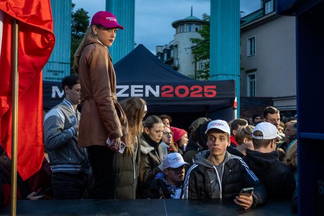 Lors d’un meeting  du candidat de l’alliance d’extrême droite Konfederacja à l’élection présidentielle de mai 2025, Slawomir Mentzen, à Varsovie, le 10 mai 2025.