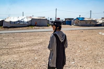 Emilie König dans le camp d’Al-Roj, en Syrie, le 28 mars 2021.