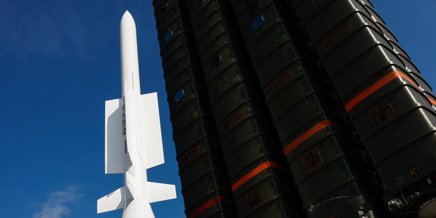 la France va fournir à Kiev des missiles Aster supplémentaires et de nouveaux avions de chasse Mirage, annonce Emmanuel Macron