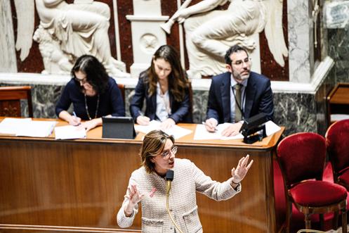 La ministra de Cuentas Públicas, Amélie de Montchalin, durante el examen del proyecto de ley de finanzas para 2026, en la Asamblea Nacional, en París, el 25 de octubre de 2025.