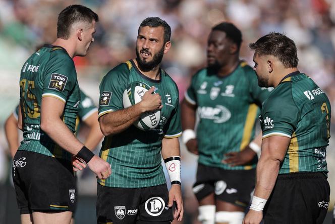 Les joueurs de l’US Montauban lors du match de Top 14 face à Castres, au stade Sapiac de Montauban (Tarn-et-Garonne), le 11 octobre 2025.