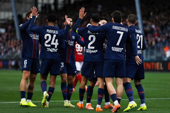 PSG's Achraf Hakimi, fourth from left, celebrates with his teammates after scoring his side's opening goal during the French League One soccer match between Brest and Paris Saint-Germain in Brest, France, on October 25, 2025. 