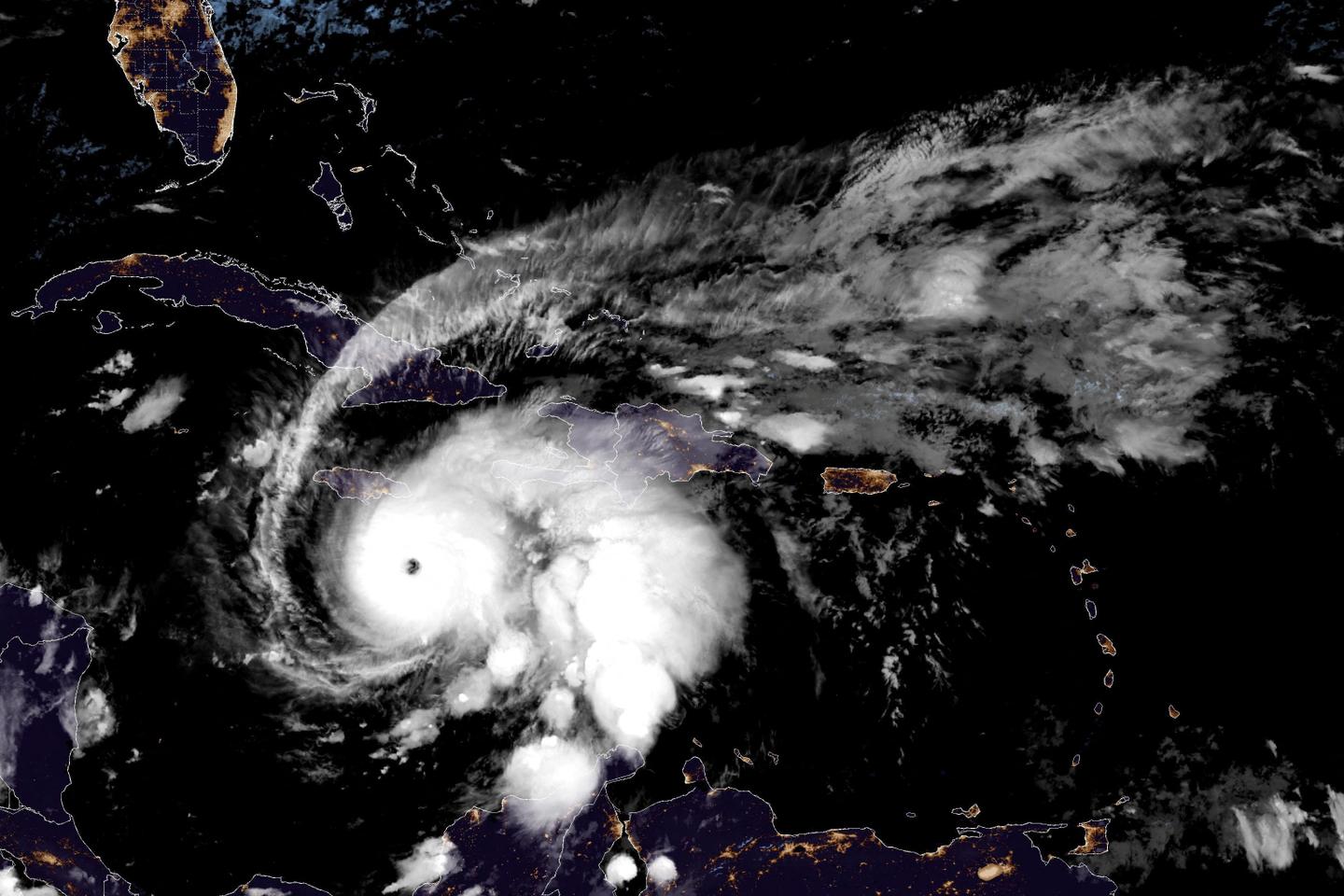 Jamaïque : des touristes fuient à l’approche de l’ouragan Melissa