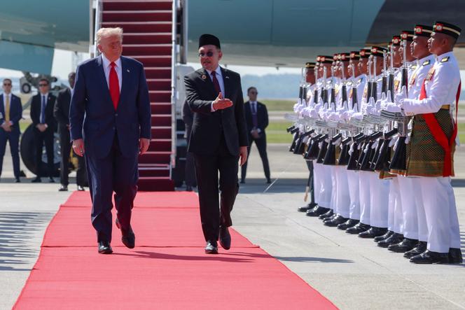 Malaysian Prime Minister Anwar Ibrahim welcomes US President Donald Trump on the first stop of his trip to Asia, at Kuala Lumpur International Airport in Sepang, Malaysia, October 26, 2025.
