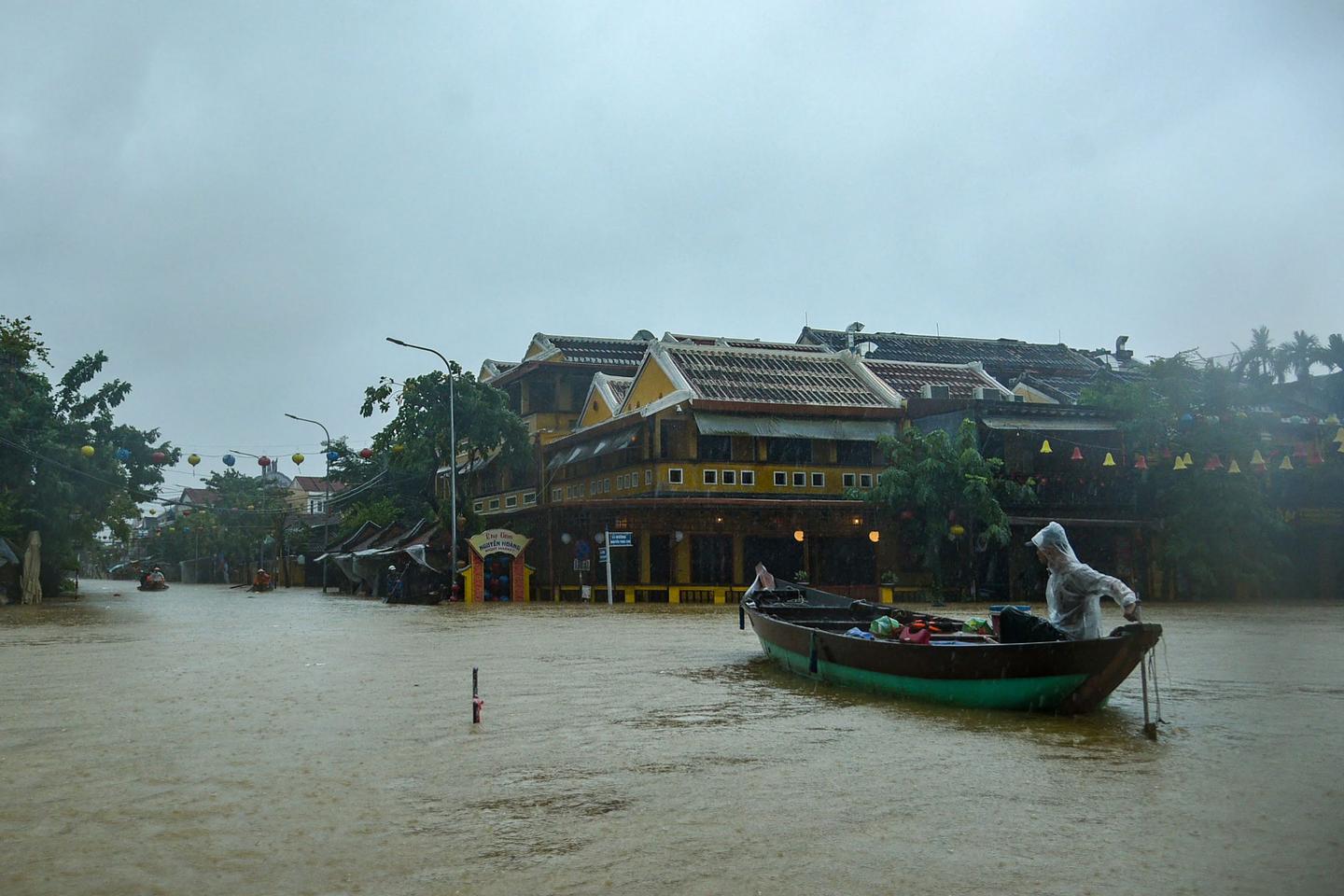 Le centre du Vietnam inondé, plus de 1,7 mètre de