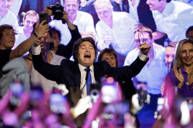 Le président argentin, Javier Milei, après la victoire de son parti La Libertad Avanza aux élections législatives de mi-mandat, à Buenos Aires, le 26 octobre 2025.