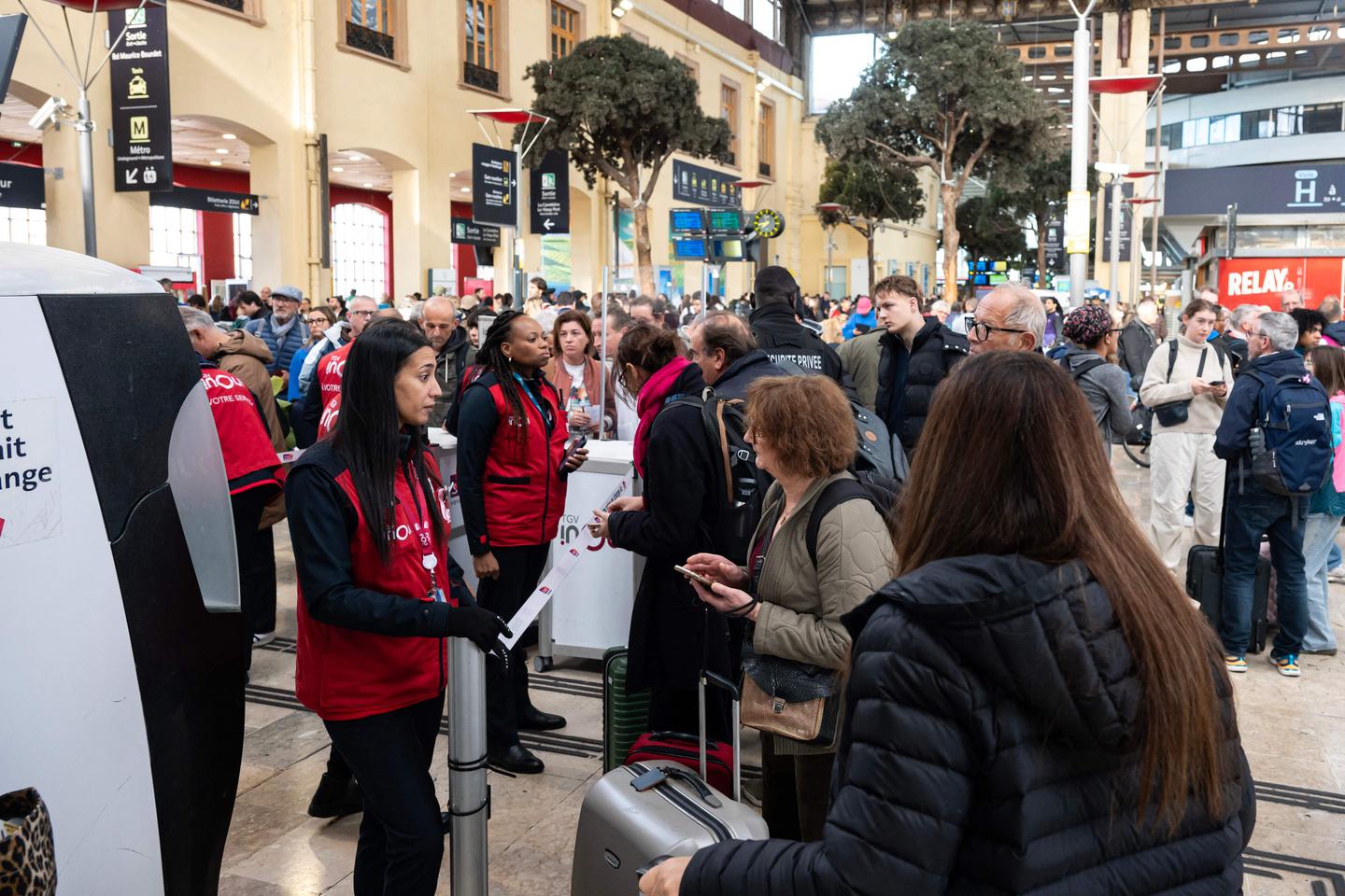 Perturbations sur la ligne Sud-Est : une « centaine de TGV » concernés à la...