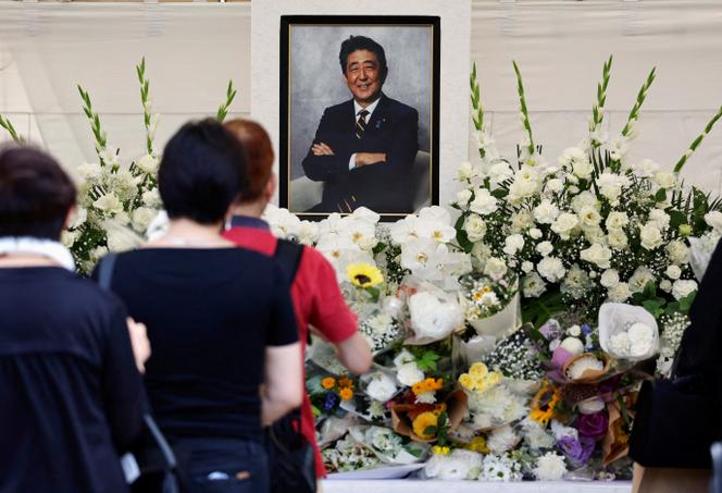 Lors de la cérémonie commémorative du premier anniversaire de l’assassinat du premier ministre japonais Shinzo Abe, au temple Zojoji, à Tokyo, le 8 juillet 2023. 