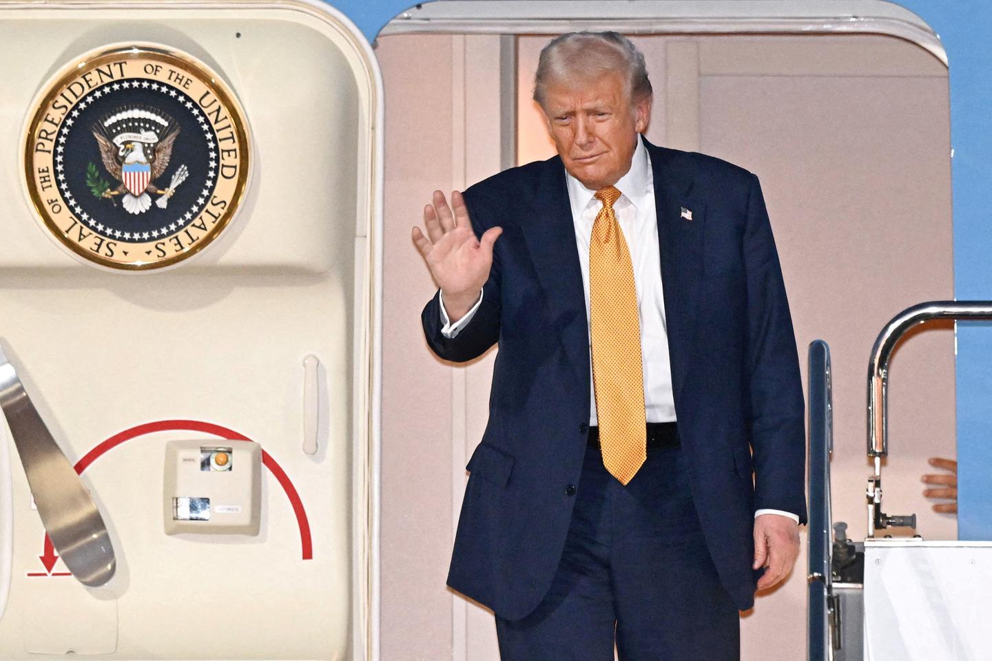 Droits de douaneÂ : Donald Trump exclut toute rencontre avec le premier ministre canadien...