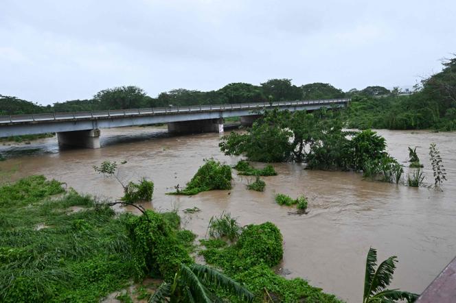 Le Rio Cobre déborde près de Saint Catherine, en Jamaïque, le 28 octobre 2025. 