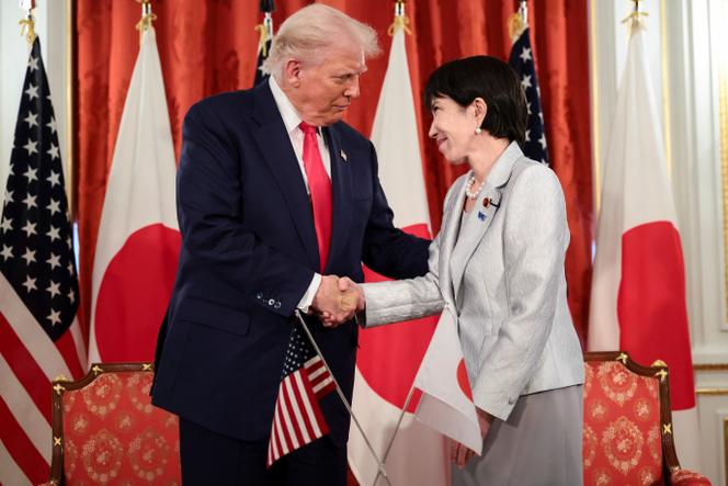 Le président américain, Donald Trump, et la première ministre japonaise, Sanae Takaichi, lors d’un entretien au palais d’Akasaka à Tokyo, le 28 octobre 2025.