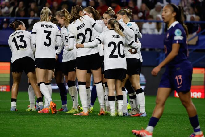 L’équipe d’Allemagne célèbre sa qualification pour la finale de la Ligue des nations, à Caen, le 28 octobre 2025.