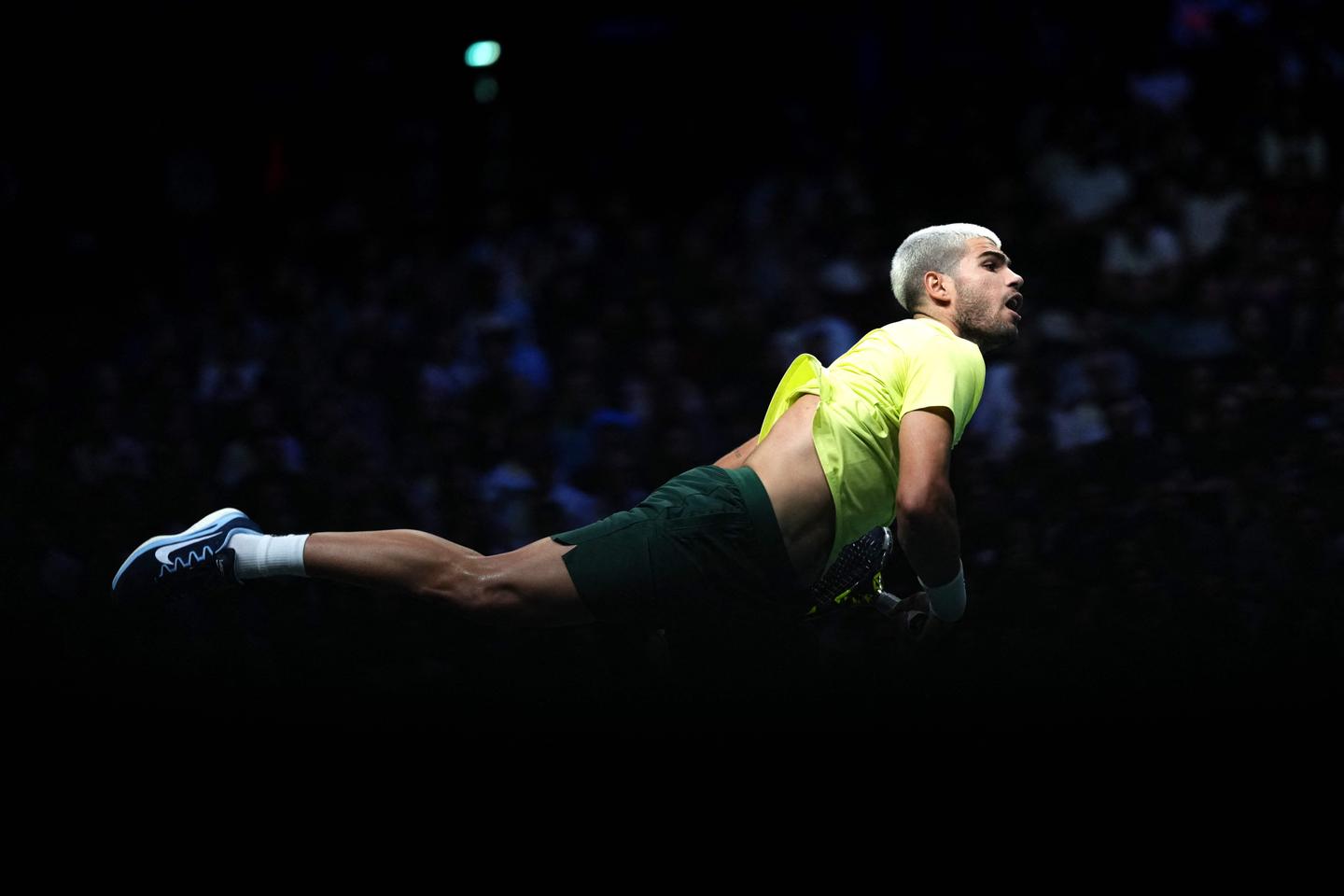 Carlos Alcaraz sorti dès son entrée en lice au Masters 1000 de Paris, au terme du...