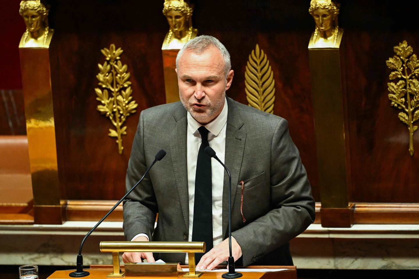 Nouvelle-Calédonie : l’Assemblée approuve le report des élections, avant un vote...