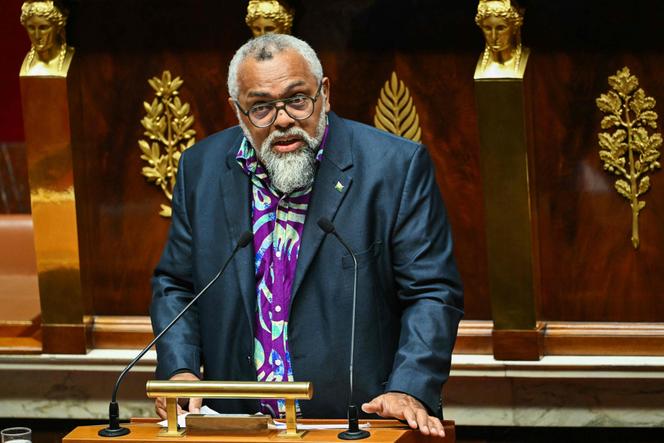 Le député indépendantiste néo-calédonien Emmanuel Tjibaou, lors du débat sur le report des élections provinciales en Nouvelle-Calédonie, à l’Assemblée nationale, à Paris, le 28 octobre 2025.