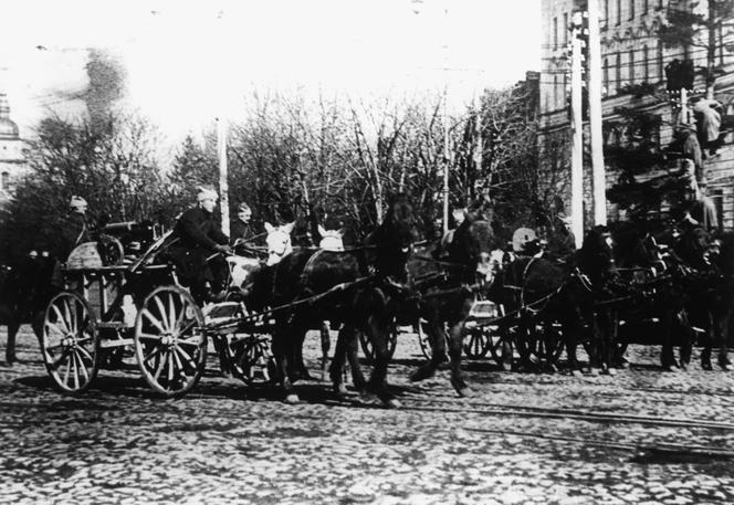 O Exército Vermelho, em Kyiv, junho de 1920.
