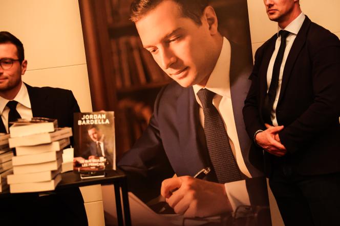 Lors du lancement du livre de Jordan Bardella, « Ce que veulent les Français », au théâtre Marigny, à Paris, le 28 octobre 2025.