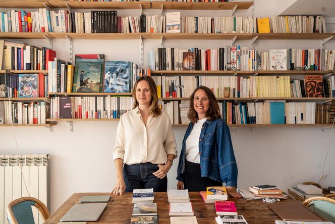 Pauline Buisson (à gauche) et Valentine Spinelli, dans l’appartement de cette dernière, à Marseille, le 3 octobre 2025.