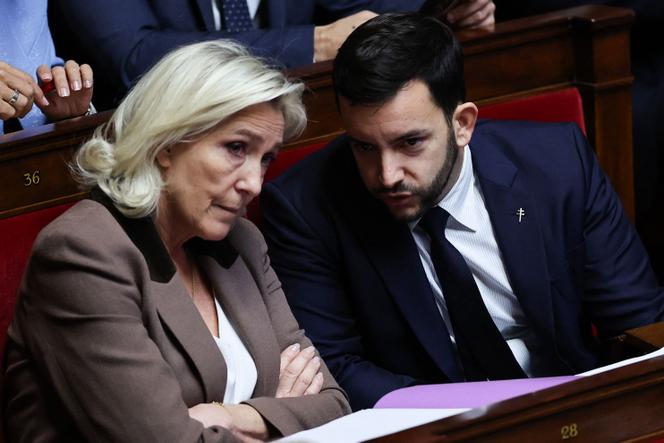 Le député Jean-Philippe Tanguy (Rassemblement national, RN), à côté de la présidente du groupe RN à l’Assemblée nationale, à Paris, le 30&nbsp;octobre&nbsp;2025.