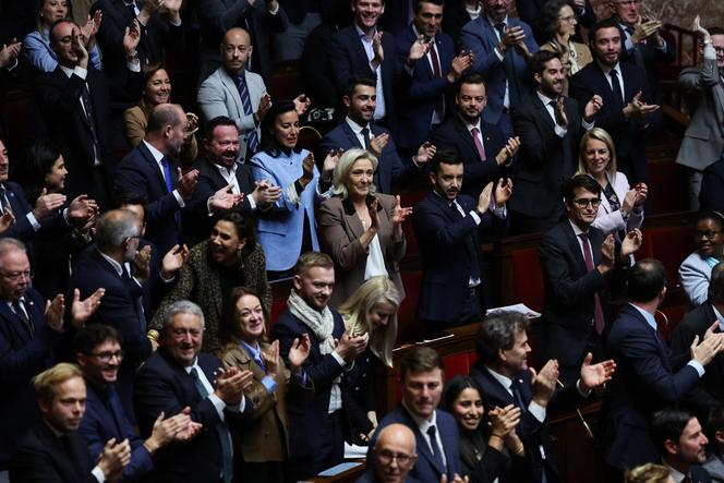 Marine Le Pen (au centre), présidente du groupe parlementaire du RN, à l’Assemblée nationale, à Paris, le 30 octobre 2025.