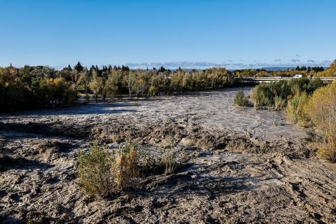 Crue de la rivière Aygues après les fortes pluies de la nuit dans le Vaucluse et le sud de la Drôme, à Camaret-sur-Aygues, jeudi 30 octobre 2025.